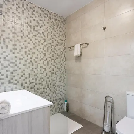 2 Bd By The Sea In Lejlighed