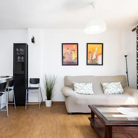 Apartment 2 Bd By The Sea In